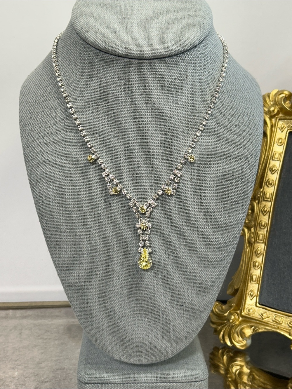 Vintage/Vintage Inspired Yellow Teardrop Pendant Necklace - Women's Jewelry
